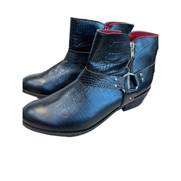 Matisse Ezrah Black Leather Ankle Bootie - Picture 2 of 14